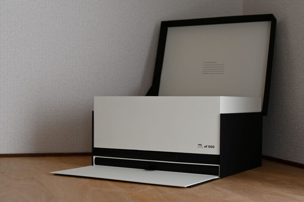 ブラックウイング×モレスキン アトリエセットを開けて、通し番号が手前にくるように置いている。