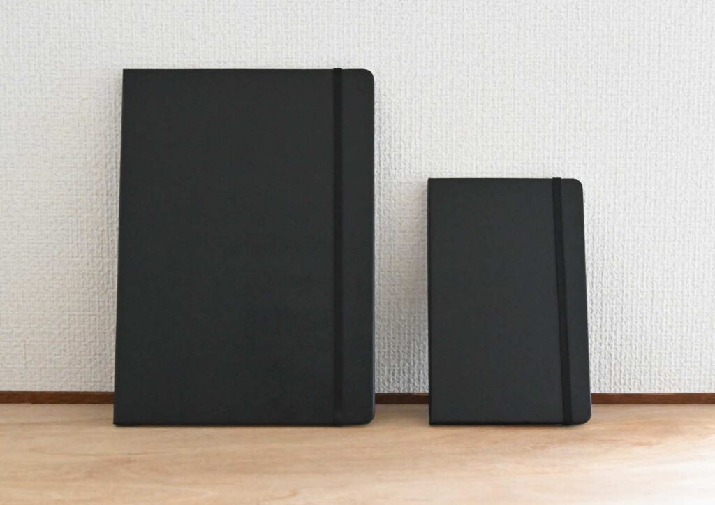 ブラックウイング×モレスキン アトリエセットに入っていたノート2冊。