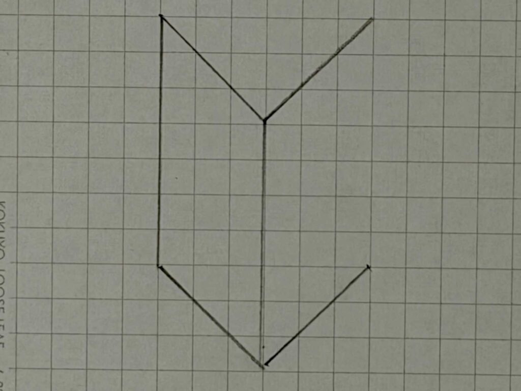 正面が角の直方体の描き方STEP3:右側面の上下の辺を平行を意識して引いている途中。