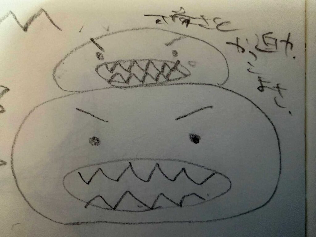 ギザギザの歯を共通項に、目や眉の形で「優しさ」「邪悪さ」「愛嬌」を表現し分けたキャラクターたちのクローズアップ。可愛さとかっこよさと迫力がある。